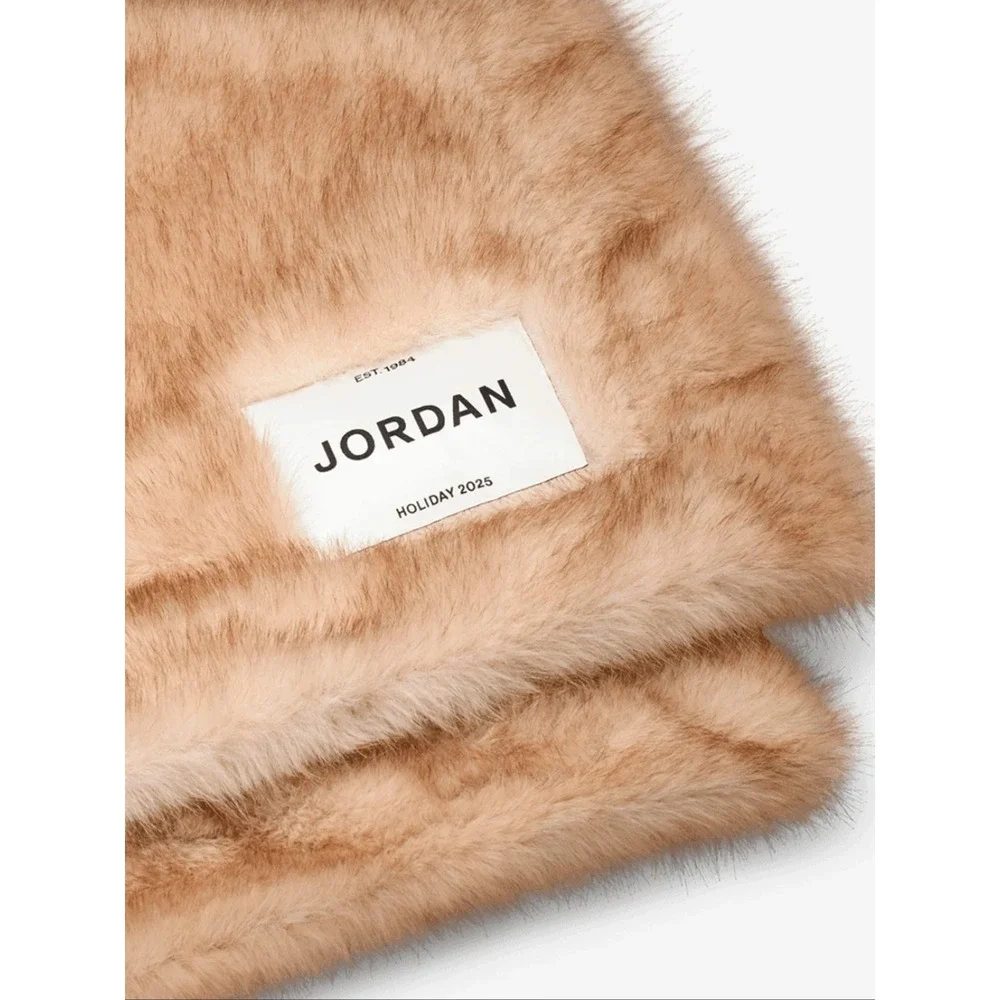 Jordan Brooklyn Faux Fur Blanket Holiday 2025 Light Orewood Brown HV4571-104 NWT